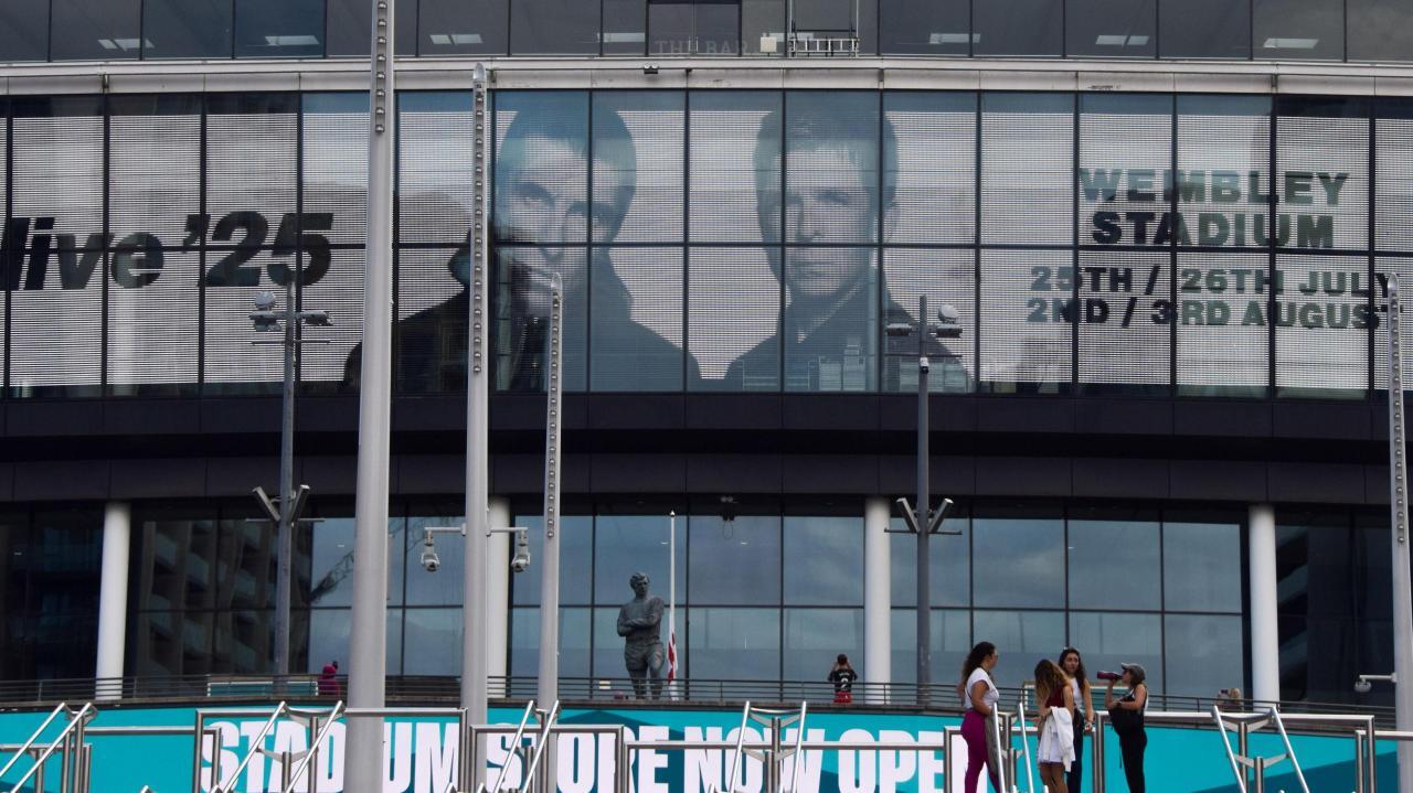 Oasis fan suffered multiple injuries in fatal fall, inquest hears - BBC ...